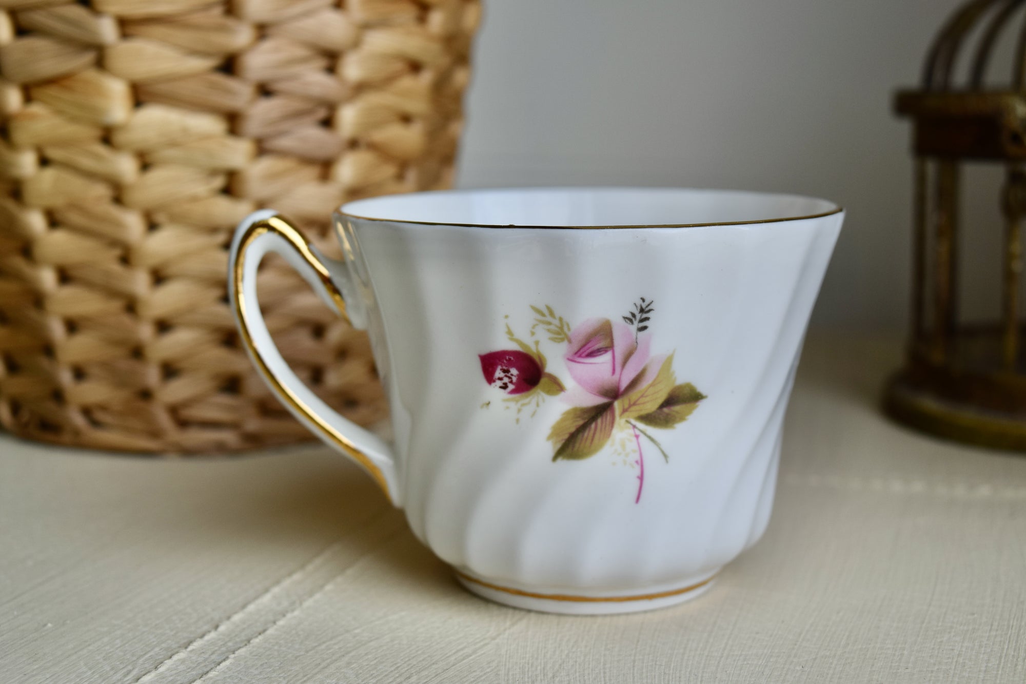 DIY Vintage Candle Kit - Pink and Burgundy Roses Teacup