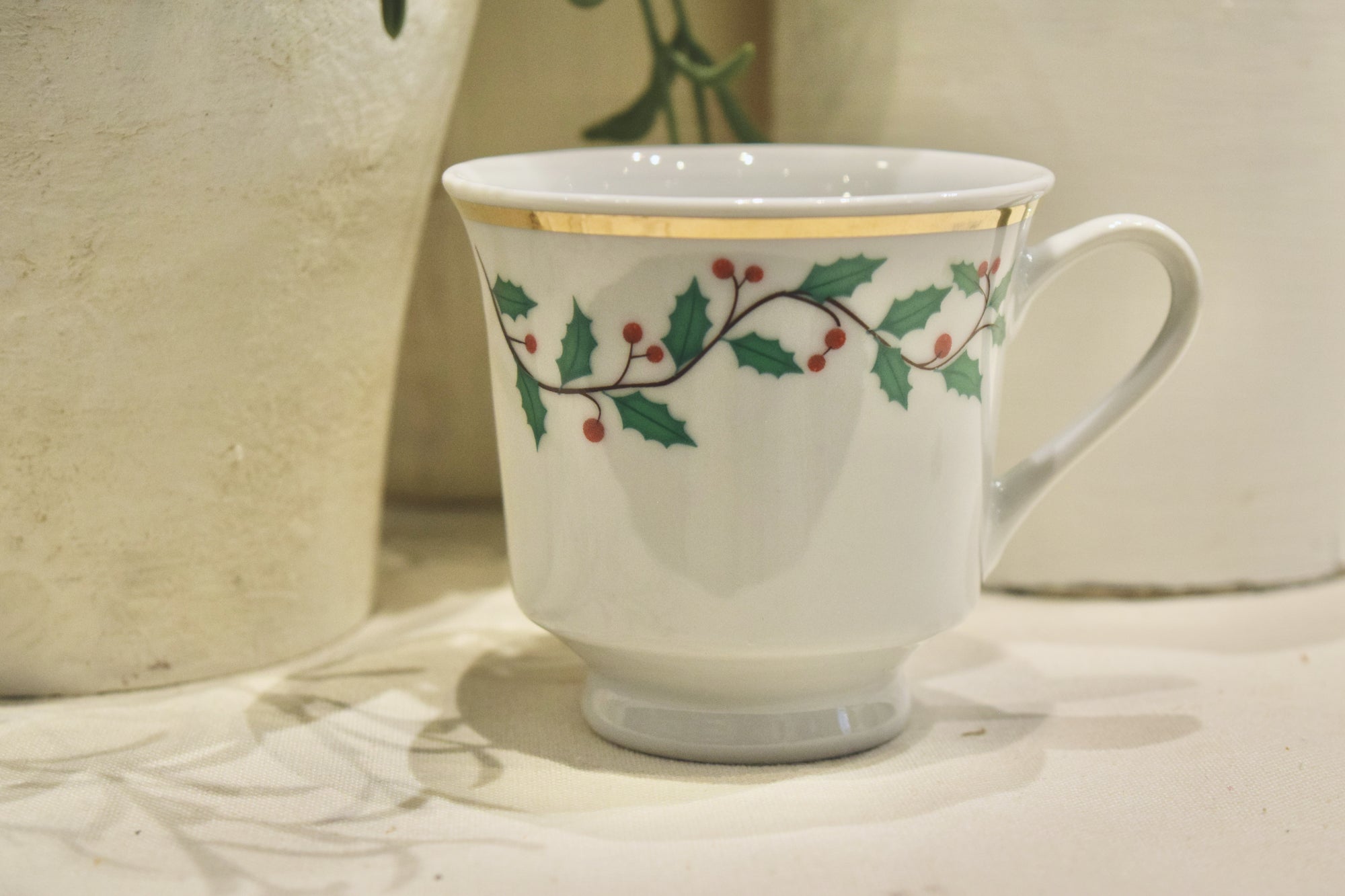 DIY Vintage Candle Kit - Holly and Berries Teacup