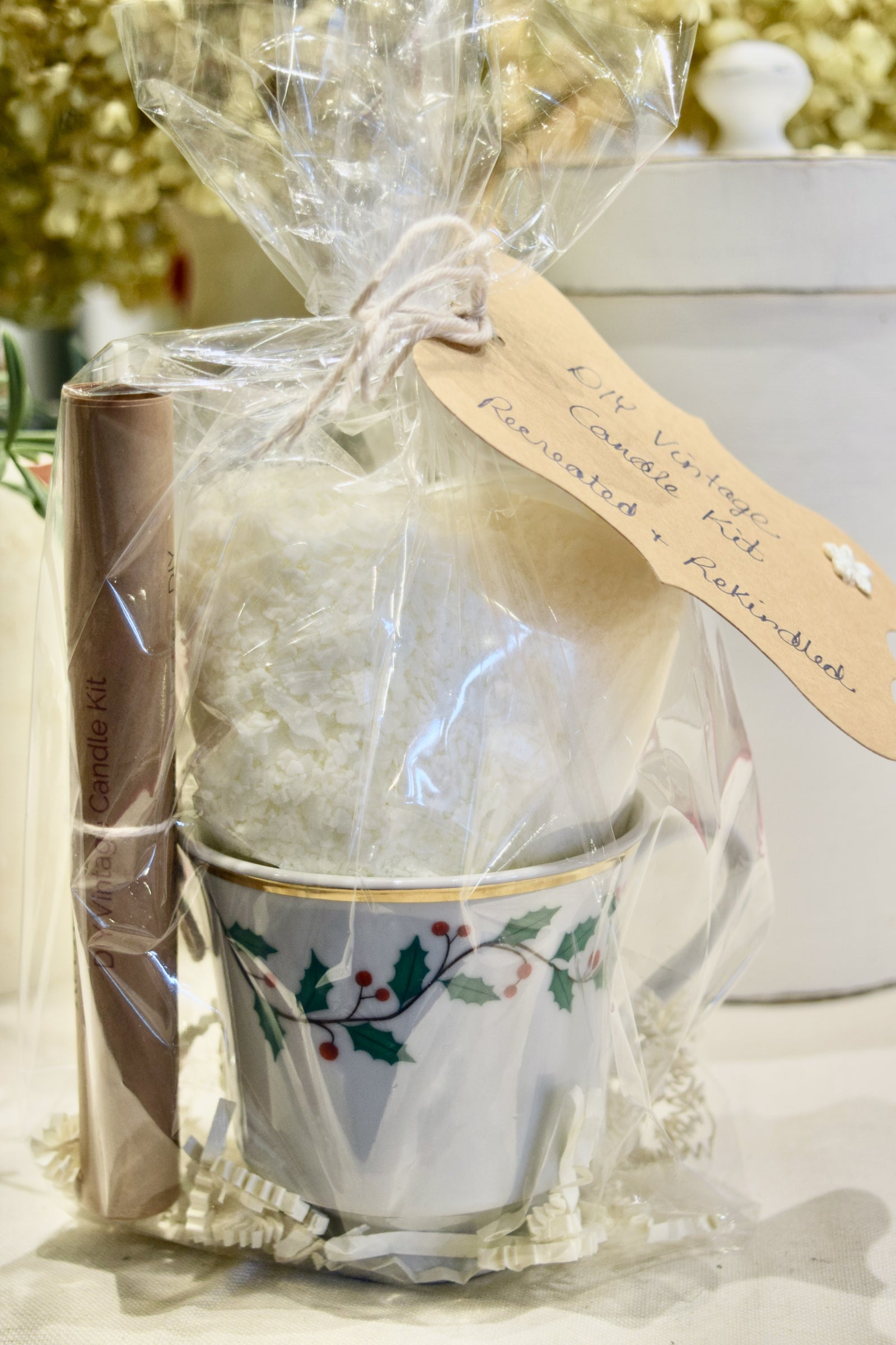 DIY Vintage Candle Kit - Holly and Berries Teacup