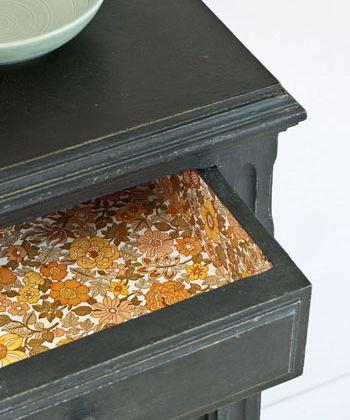 Table by Annie Sloan in Graphite Chalk Paint™.