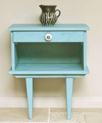 Table by Annie Sloan in Provence Chalk Paint™.