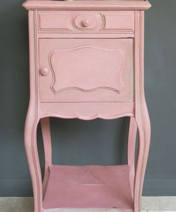 Table by Annie Sloan in Scandinavian Pink Chalk Paint™. 